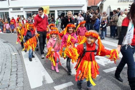 Festzug Zum Jahr Jubil Um Der Freiwilligen Feuerwehr Schmiden