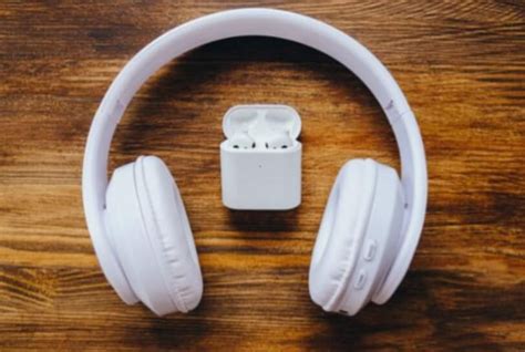 Earbuds vs Headphones: Which Are Better for Noise Cancellation ...