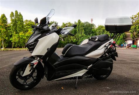 Harga Yamaha XMax 250 2018 Dengan 4 Pilihan Warna Ardiantoyugo