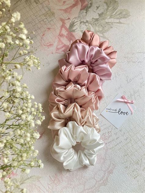 Pin By Little Sweet Things On Scrunchies 🌸 Hair Accessories Diy Headband Scrunchies Diy