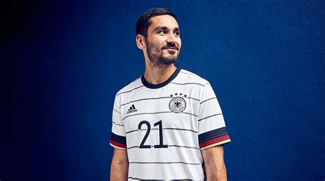 Adidas et la fédération présentent le nouveau maillot de la