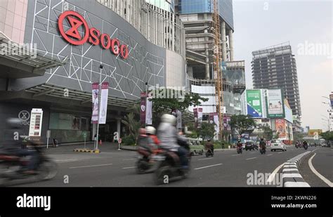 Plaza indonesia mall Stock Videos & Footage - HD and 4K Video Clips - Alamy