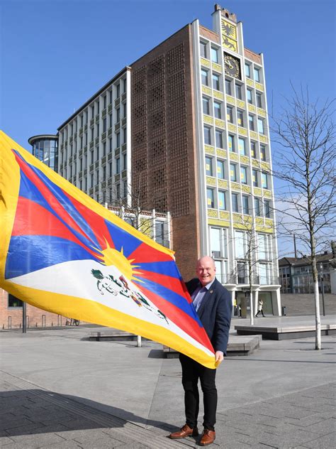 Stadt D Ren Zeigt Flagge F R Tibet Dn News