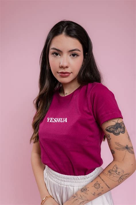 T Shirt Yeshua Alto Relevo Fucsia Minha T Shirt Maior