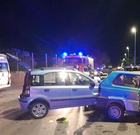 Grave Incidente Stradale Fra Due Fiat Panda Una Signora Di Anni