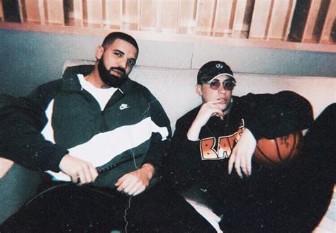 Mira a Bad Bunny y Drake cantar Mía en vivo por primera vez