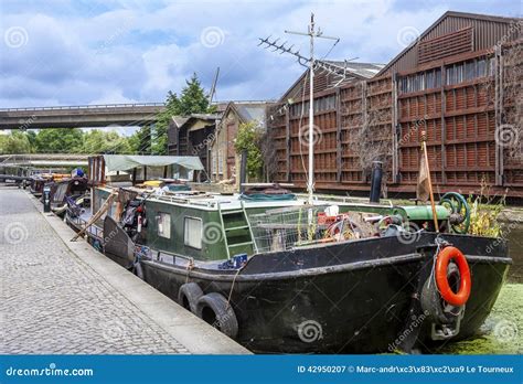 Home Barge Dentro A Bacia De Paddington Em Londres Fotografia Editorial