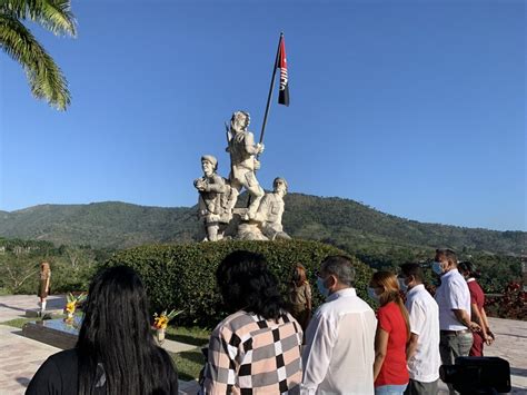 Recuerdan A Juan Almeida En Tercer Frente