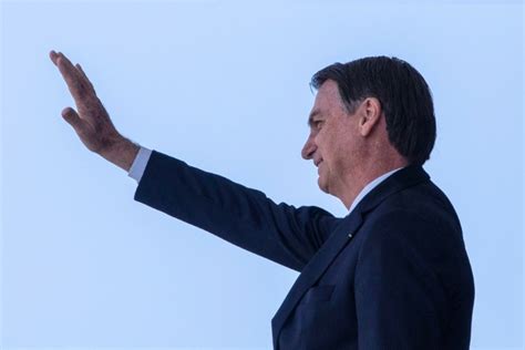 Diferença entre reprovação e aprovação de Bolsonaro chega ao patamar