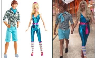 Pareja De Amigos Se Viste Como Barbie Y Ken De La Pel Cula Toy Story