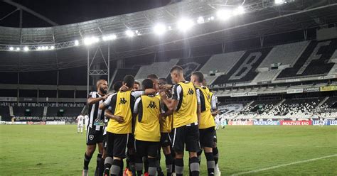 Reforços dão consistência ao Botafogo na primeira vitória no Carioca