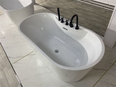 Oval Freestanding Acrylic Bathtub Spa Bath Tub Luxury Shower Bath Tub