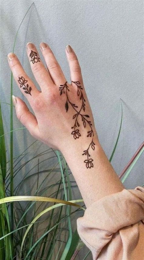 59 Timeless Pattern And Artistry Henna Designs Minimal Lotus Vines 1