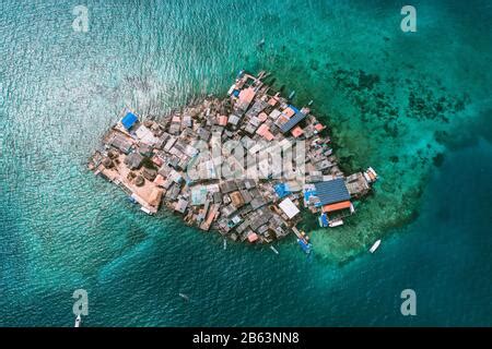 Aerial view of Santa Cruz del islote the most populated island in the world Stock Photo - Alamy