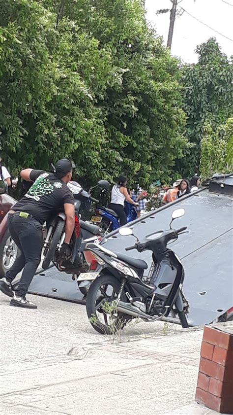 ESTÁN ENRIQUECIENDO A LA GRÚA Y A LOS DEL PARQUEADERO DICE