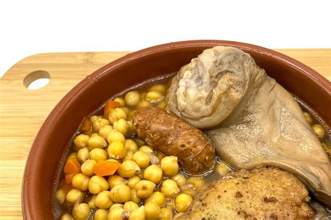 Cocido De Garbanzos Con Oreja De Cerdo Y Relleno Bidart