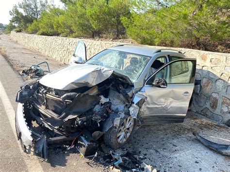 Otomobiller kafa kafaya çarpıştı 1 ölü biri ağır 3 yaralı Bodrum