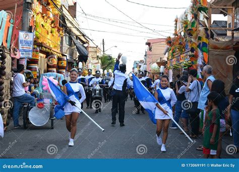 Bande Musicale De Festival Dans Le Sumbingtik Rizal Cainta Philippines