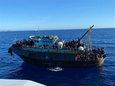 Migranti Riprendono Gli Sbarchi A Lampedusa In 53 Approdano Sull