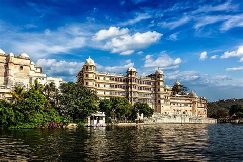 Your Ultimate Guide to Explore the Royal City of Udaipur – OYO Hotels ...