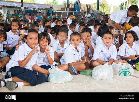 Thailändische uniform Fotos und Bildmaterial in hoher Auflösung Alamy