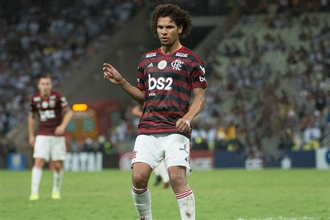 Entenda Por Que O Flamengo Não Deve Sacrificar Willian Arão Contra O Inter