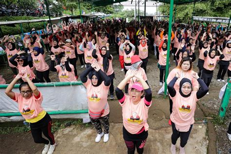 Mak Ganjar Galakkan Pola Hidup Sehat Untuk Emak Emak Di Bandung Ipol Id