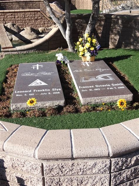 Graves Of Roy Rogers And Dale Evans Sunset Hills Cemeter Flickr