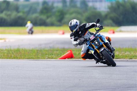 Suzuki Moto Szko A Szkolenia Na Torze Kt Rych Nie Warto Omin