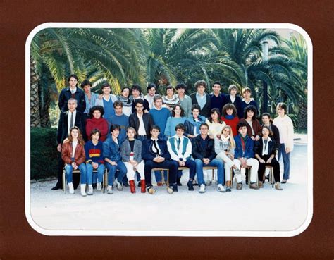 Photo de classe Terminale D12 de 1984 Lycée Dumont D urville Copains