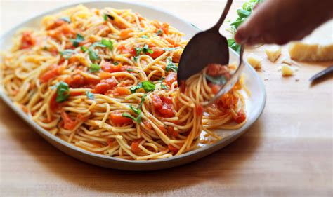 Spaghetti With Fresh Tomato and Basil Sauce Recipe - NYT Cooking