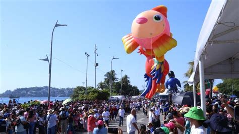 El Desfile de Globos Gigantes llenó de color y alegría a Acapulco el