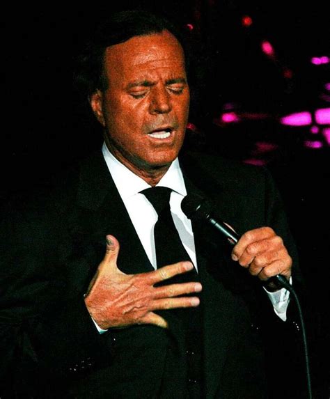 Die Kunst Zu Gefallen Zum 80 Geburtstag Von Julio Iglesias Rock