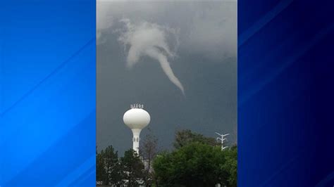 Funnel clouds sighted in Oak Brook, Hinsdale prompt sirens to sound | abc7chicago.com