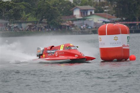 Pj Gubernur Sumut Pimpin Lap Parade F Powerboat Jonas Anderson Juara