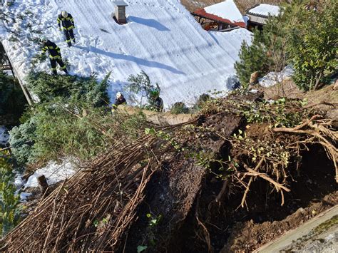 Alarmierung Baum Auf Hausdach FF Untertweng