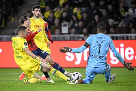 Football Tenu En Chec Nantes Lol Est Encore Dans Ses Petits Souliers