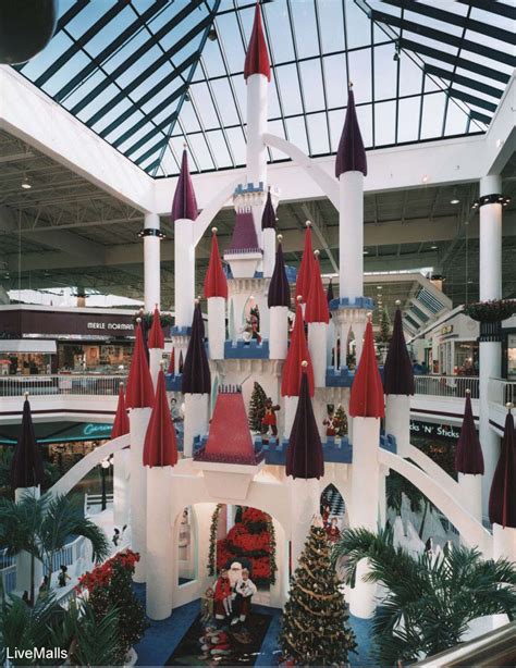 LiveMalls: Christmas at Valley View Mall