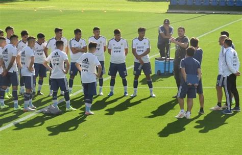 Juan Rom N Riquelme Le Dio Una Charla A La Selecci N Sub En El