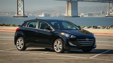 Check Out The 2016 Hyundai Elantra Gt Hatchback Pictures Cnet