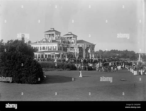 1910s Crowd Houses Hi Res Stock Photography And Images Alamy