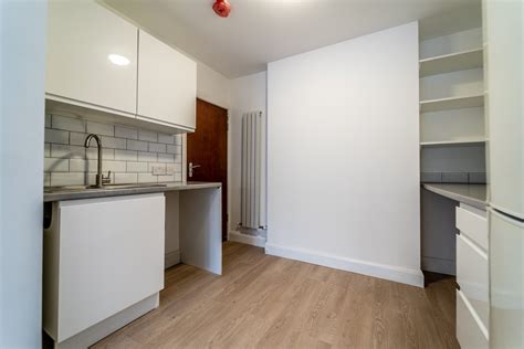 Borehamwood Studio Flat Rowley Lane Wd6 To Rent Now For £150000 Pm