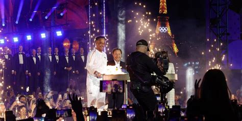 Flamme olympique à Paris Yannick Noah a allumé le chaudron à lHôtel