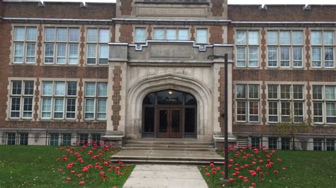 This London school is using ceramic flowers to remember fallen soldiers ...