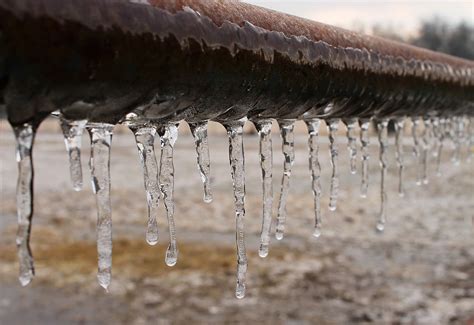 How To Prevent And Thaw Frozen Pipes Water Guard Plumbing