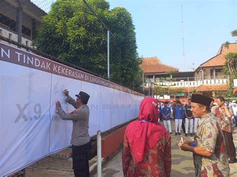 Komitmen Bersama Stop Bullying Sman Donorojo Deklarasi Anti Bullying