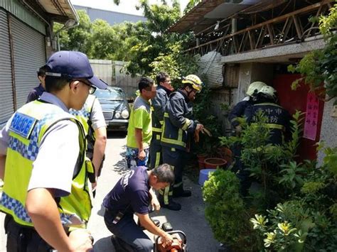 好鄰居及時通報！病重癱床 警消破門救回中年大叔 社會 中時