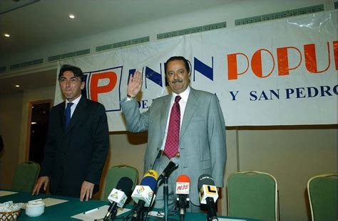 Julián Muñoz posando como alcalde de Marbella Muere Julián Muñoz a