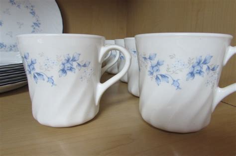 Lot Detail CORELLE BLUE FLEUR DINNERWARE SET