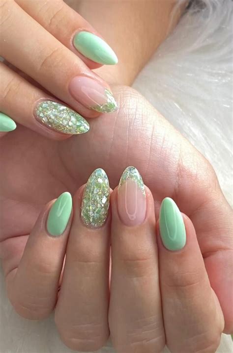 Mint Green Design Nail